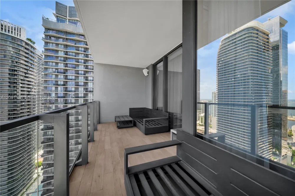 88 SW 7th St #3205 Miami, FL 33130