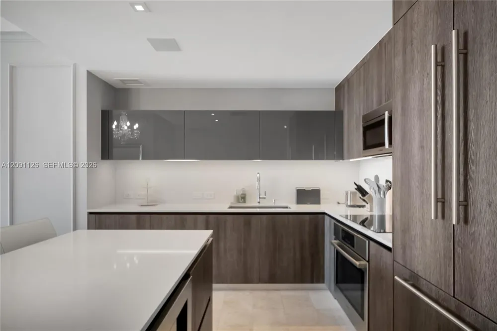 88 SW 7th St #3205 Miami, FL 33130