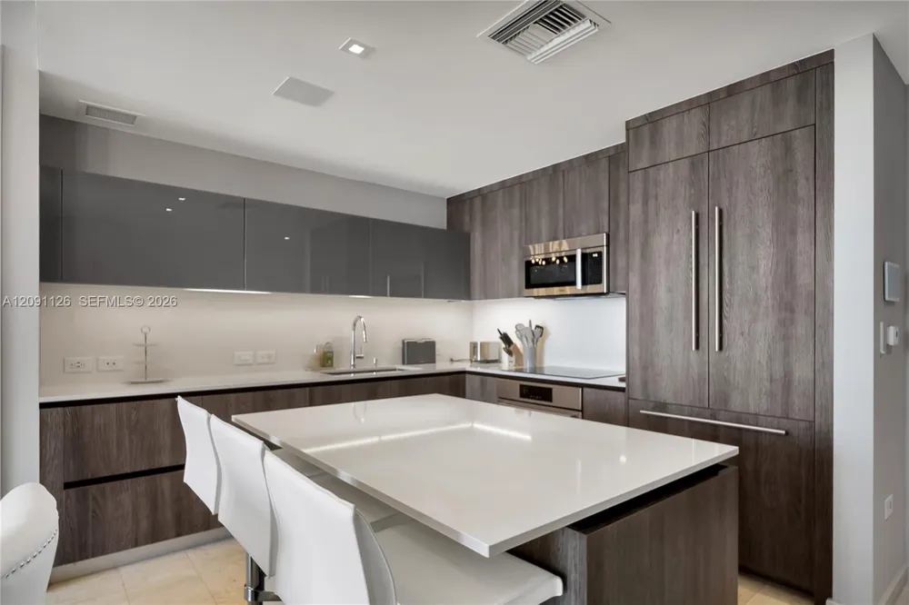 88 SW 7th St #3205 Miami, FL 33130