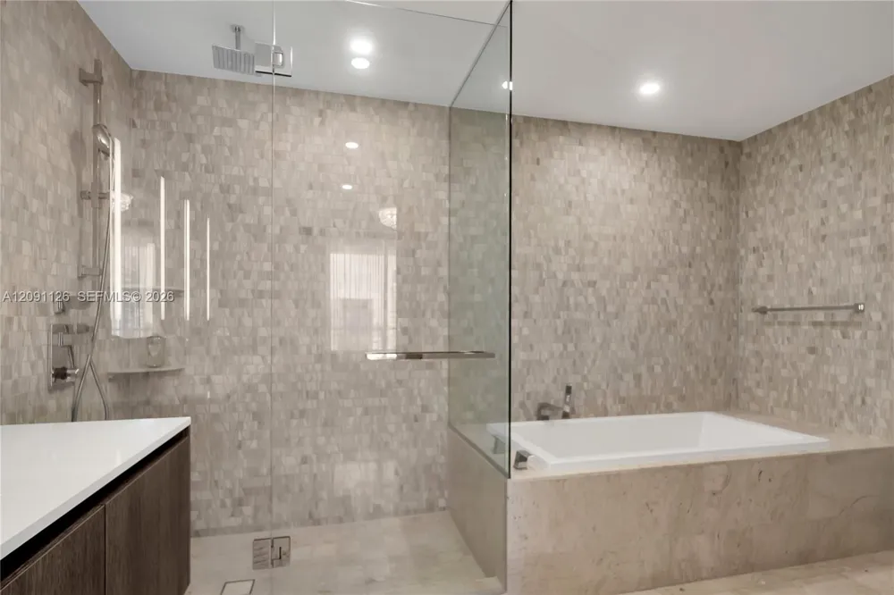 88 SW 7th St #3205 Miami, FL 33130