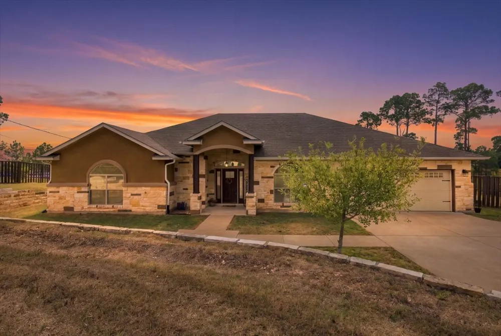 107 E Tanglebriar Court Bastrop, TX 78602
