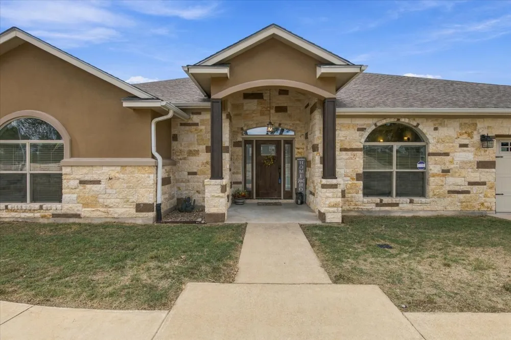 107 E Tanglebriar Court Bastrop, TX 78602