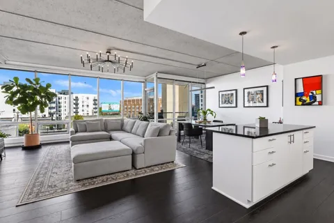 45 University Avenue SE #403