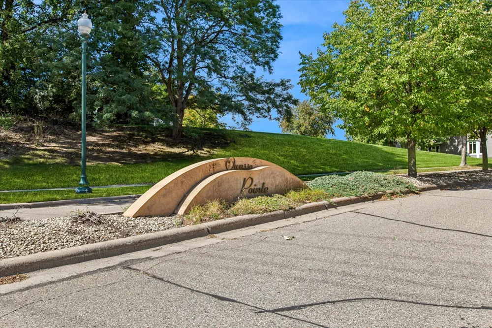 3012 Highpointe Curve Roseville, MN 55113
