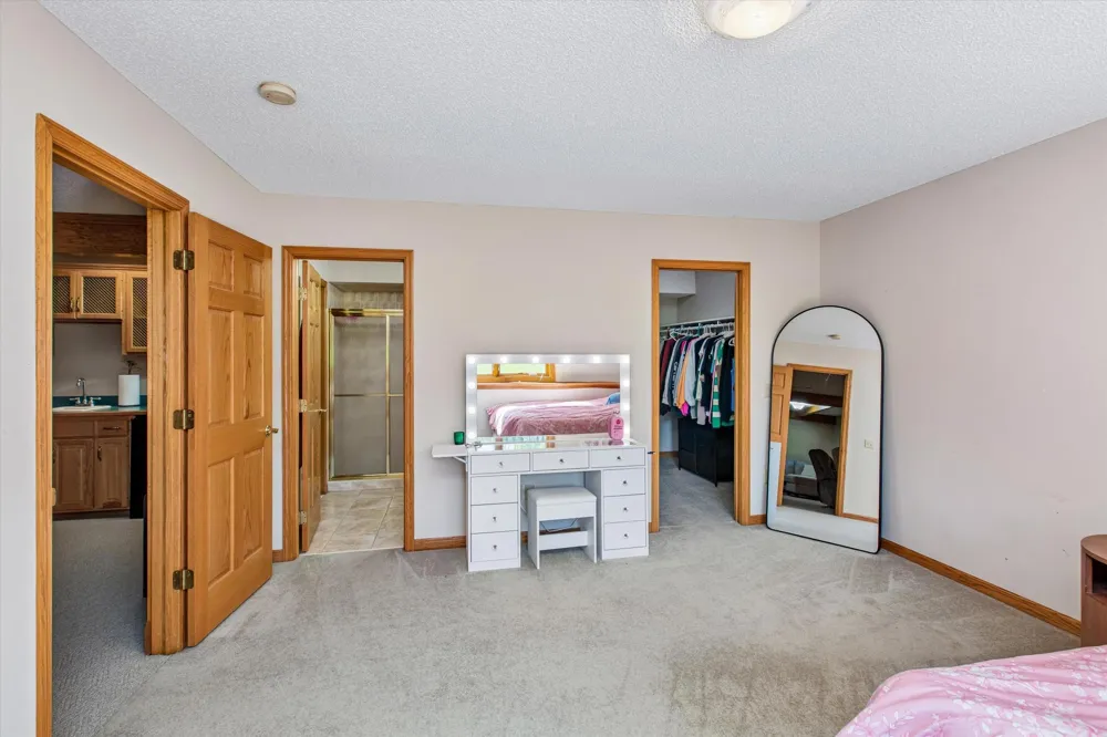 3012 Highpointe Curve Roseville, MN 55113