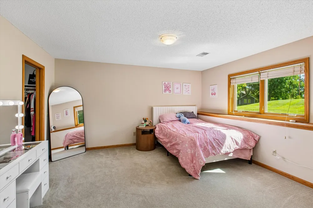 3012 Highpointe Curve Roseville, MN 55113