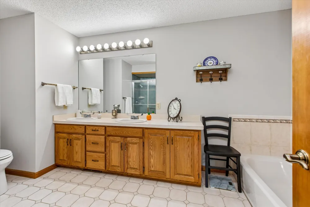 3012 Highpointe Curve Roseville, MN 55113