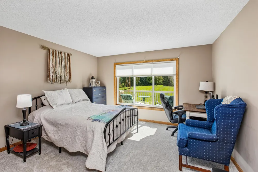 3012 Highpointe Curve Roseville, MN 55113