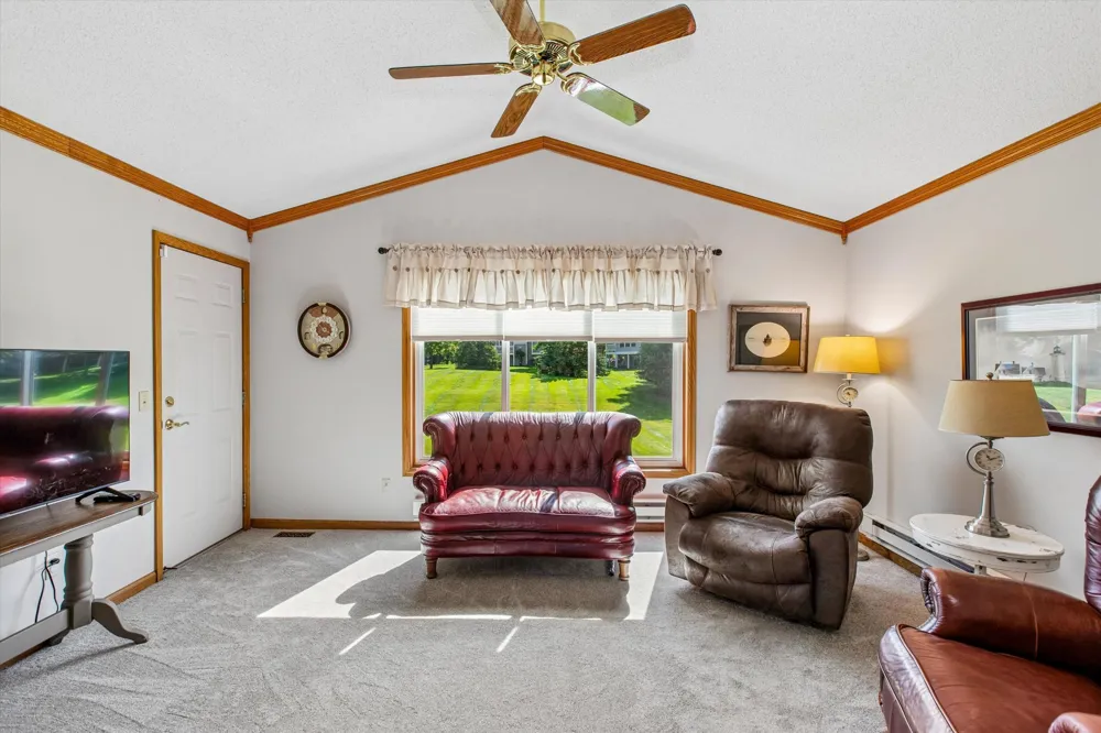 3012 Highpointe Curve Roseville, MN 55113