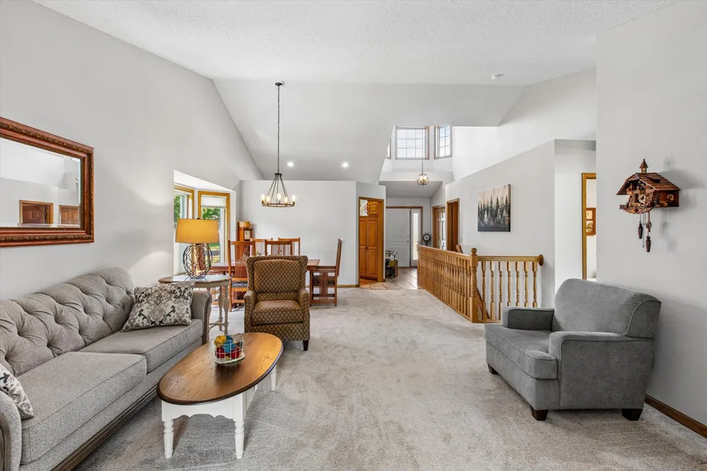 3012 Highpointe Curve Roseville, MN 55113