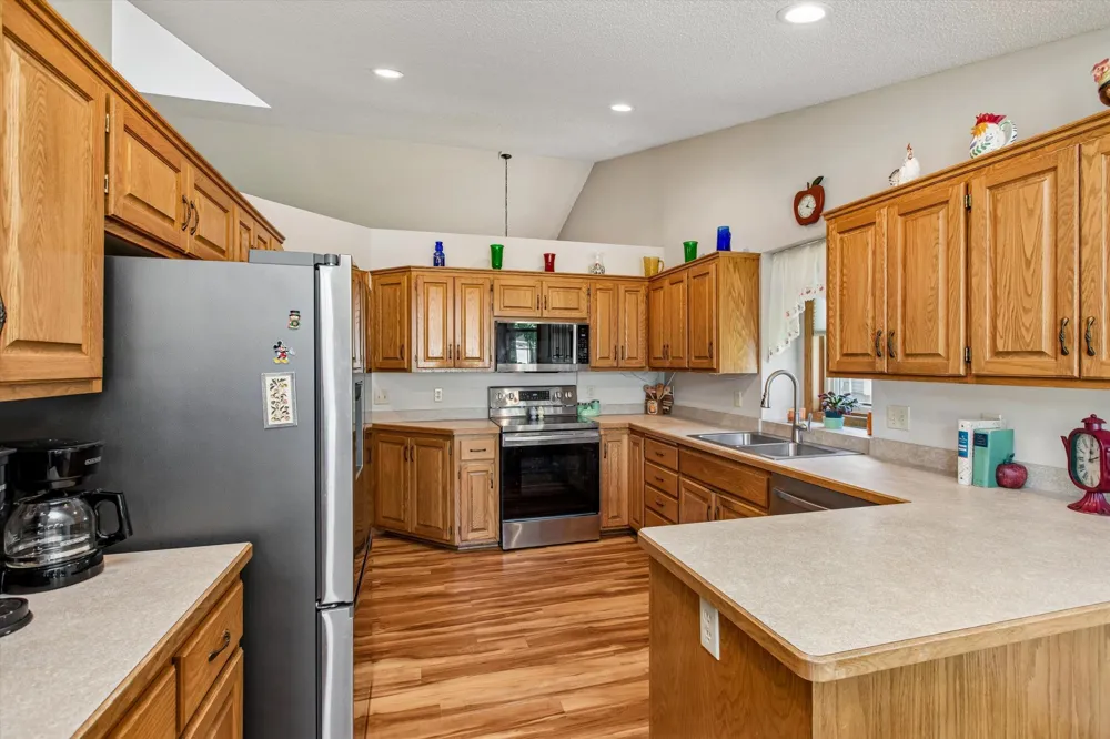 3012 Highpointe Curve Roseville, MN 55113