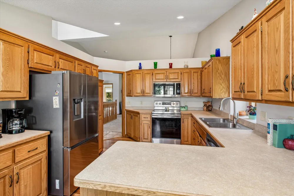 3012 Highpointe Curve Roseville, MN 55113