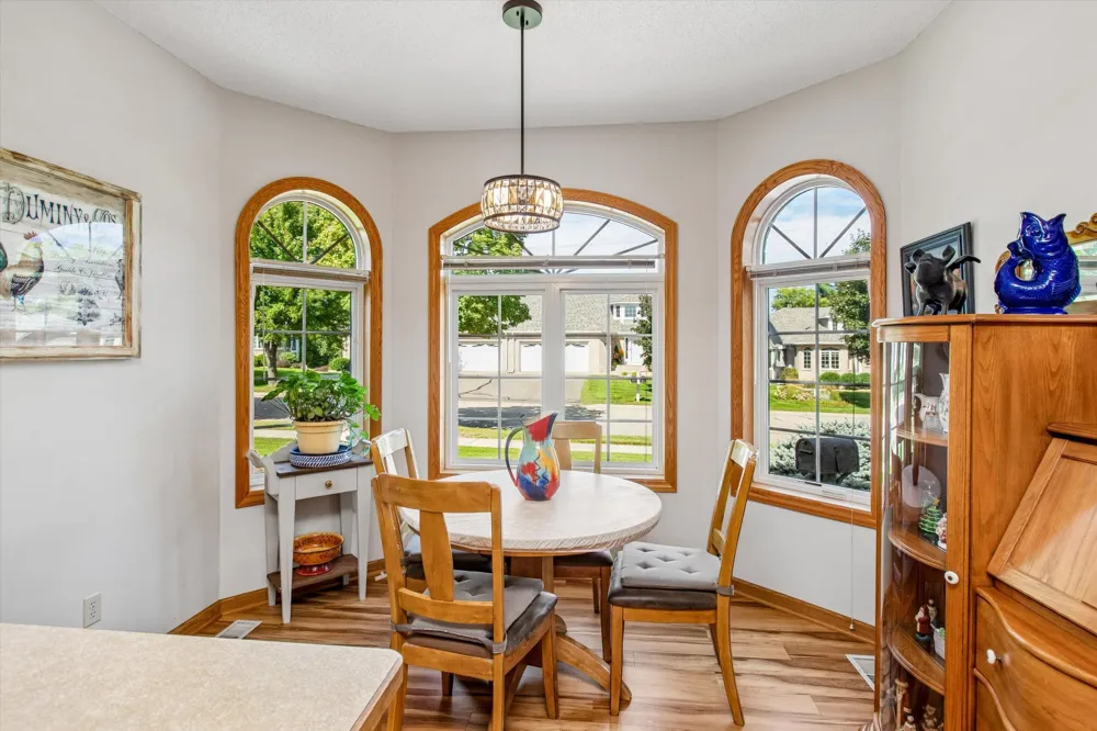 3012 Highpointe Curve Roseville, MN 55113