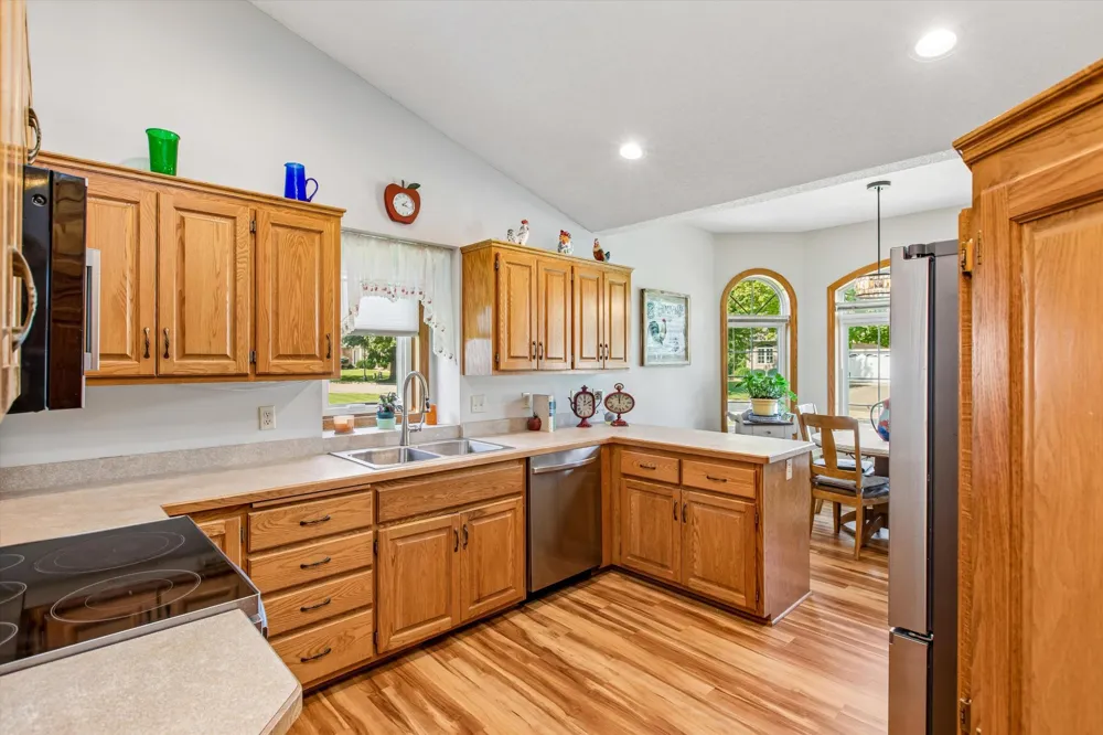 3012 Highpointe Curve Roseville, MN 55113