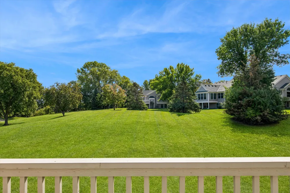 3012 Highpointe Curve Roseville, MN 55113