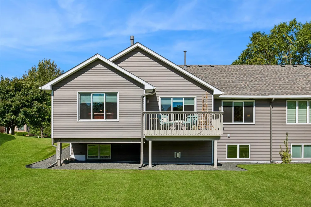 3012 Highpointe Curve Roseville, MN 55113