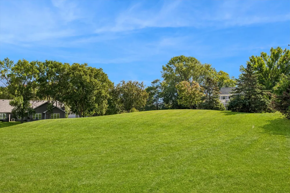 3012 Highpointe Curve Roseville, MN 55113
