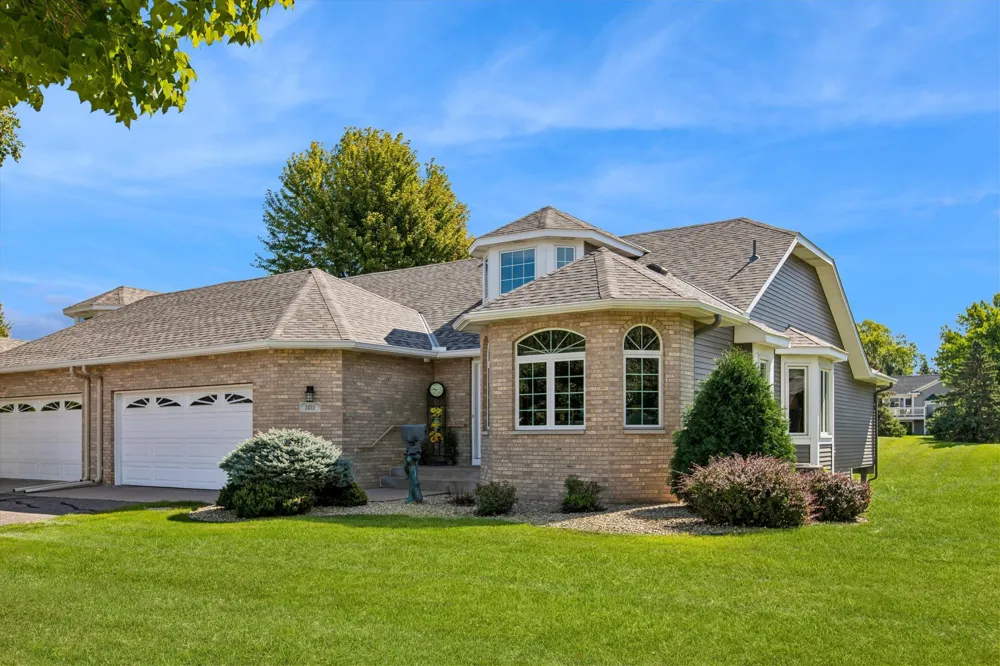 3012 Highpointe Curve Roseville, MN 55113