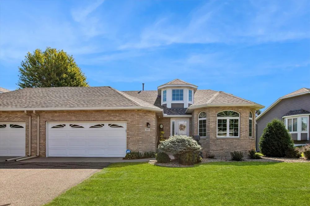 3012 Highpointe Curve Roseville, MN 55113