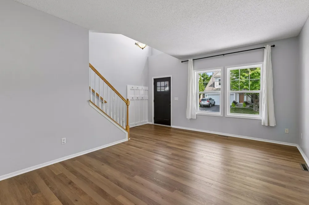 15105 Dupont Path Apple Valley, MN 55124