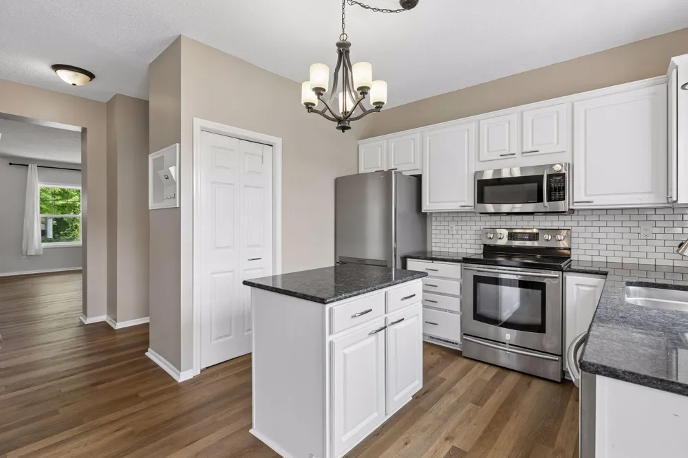 15105 Dupont Path Apple Valley, MN 55124