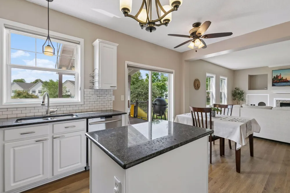 15105 Dupont Path Apple Valley, MN 55124