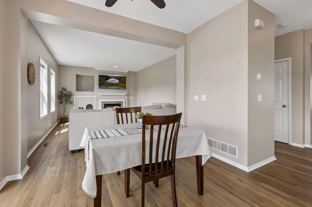 15105 Dupont Path Apple Valley, MN 55124