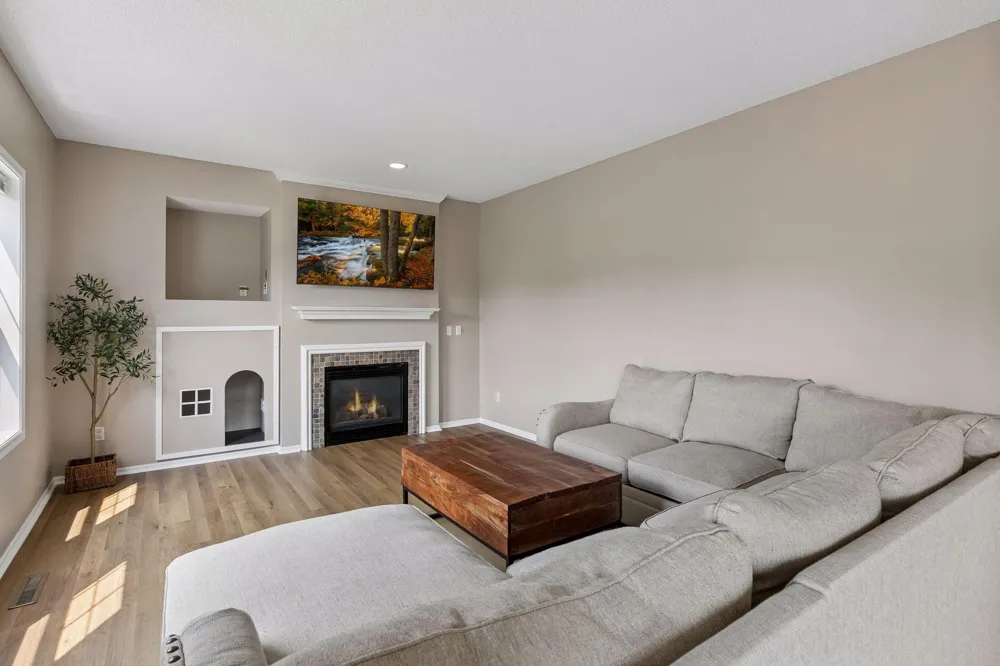 15105 Dupont Path Apple Valley, MN 55124