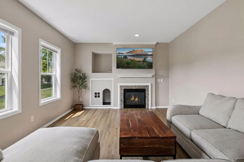 15105 Dupont Path Apple Valley, MN 55124