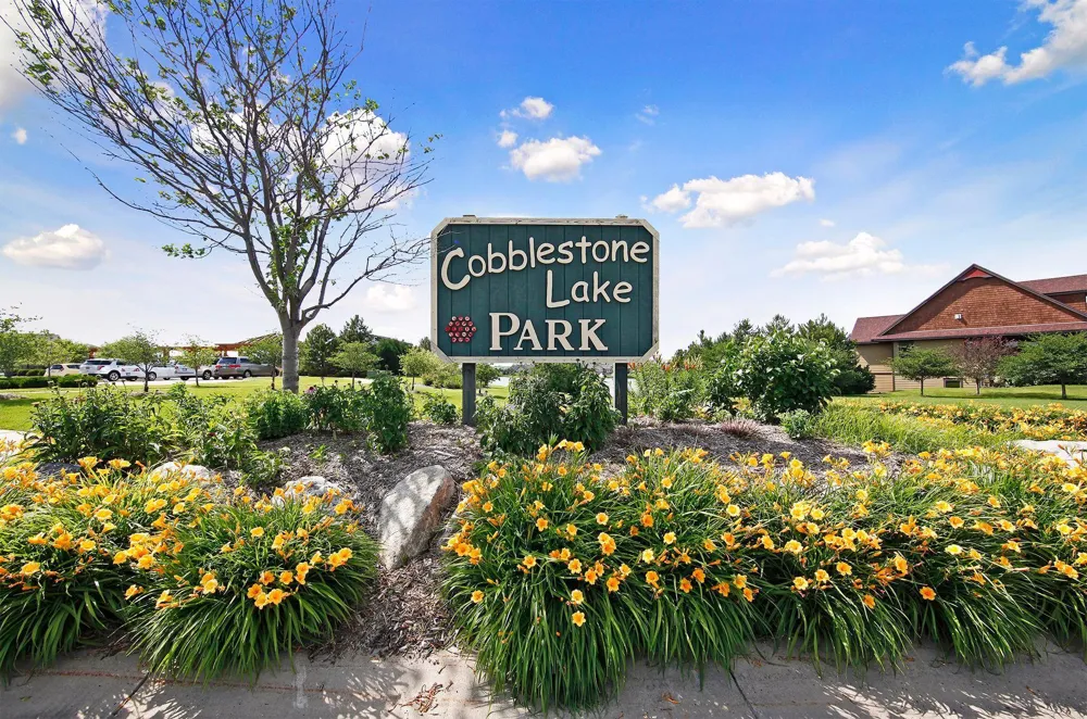 15105 Dupont Path Apple Valley, MN 55124