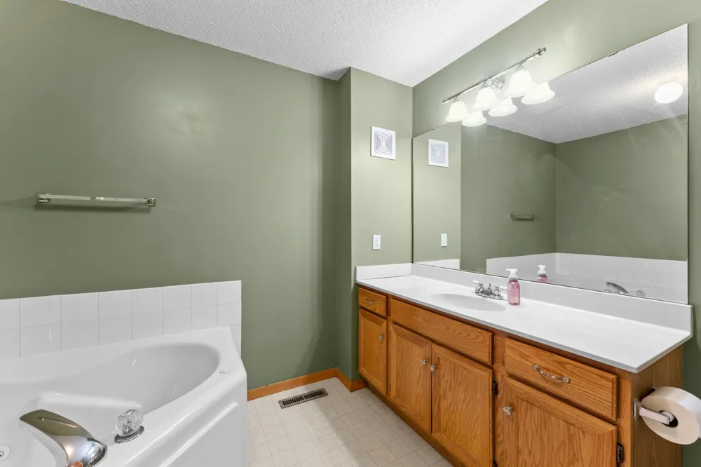 8763 Branson Drive #90 Inver Grove Heights, MN 55076