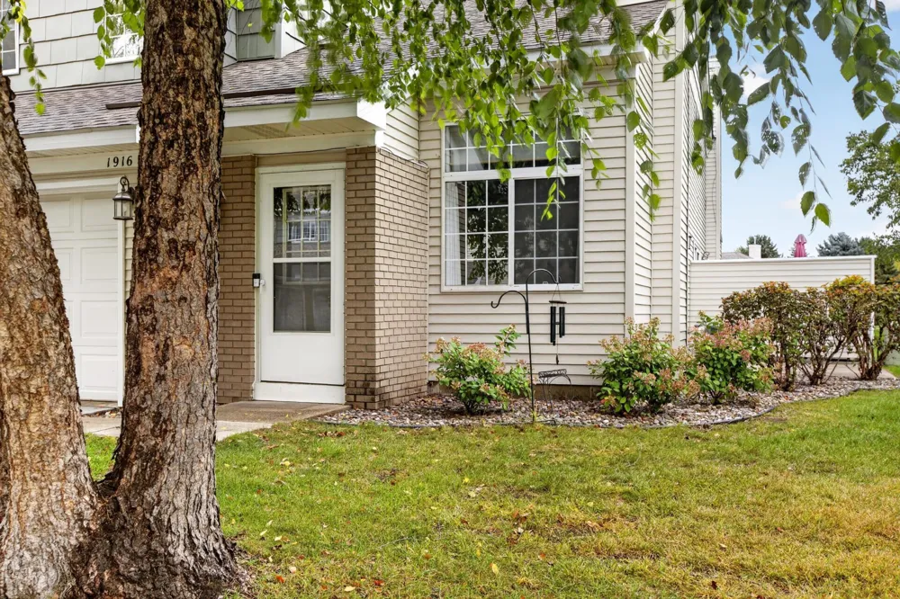 1916 Glenfield Court #8 Eagan, MN 55122