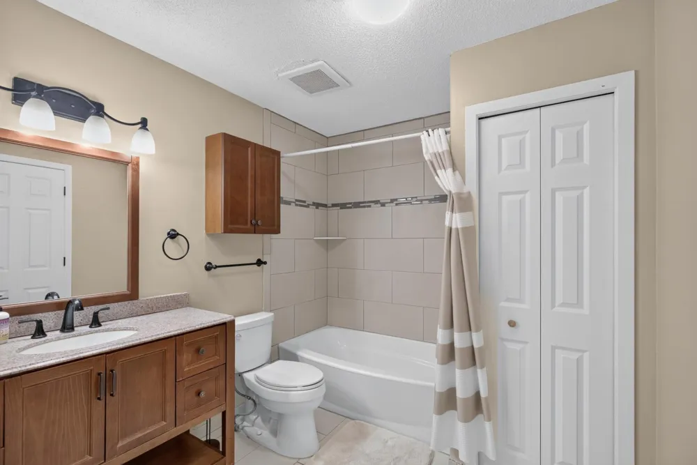1916 Glenfield Court #8 Eagan, MN 55122