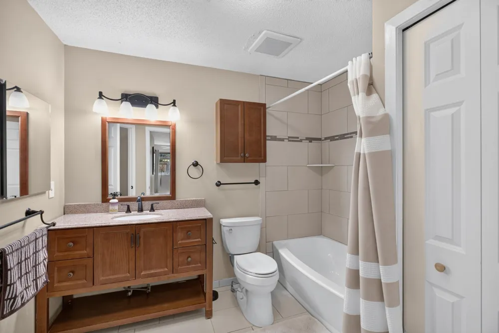 1916 Glenfield Court #8 Eagan, MN 55122