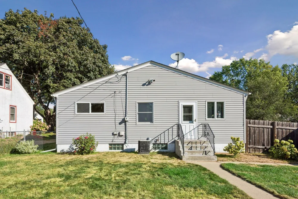 742 Idaho Avenue W Saint Paul, MN 55117
