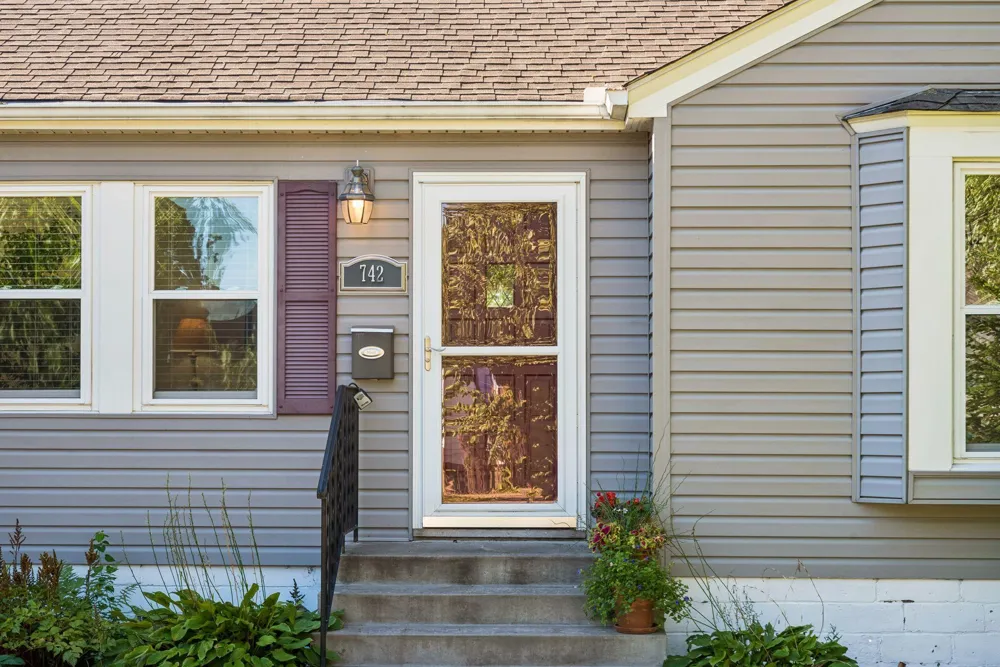 742 Idaho Avenue W Saint Paul, MN 55117