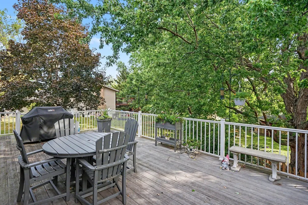 12405 Villaburne Drive Burnsville, MN 55337