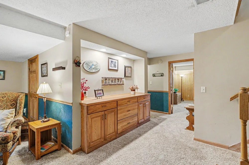 12405 Villaburne Drive Burnsville, MN 55337