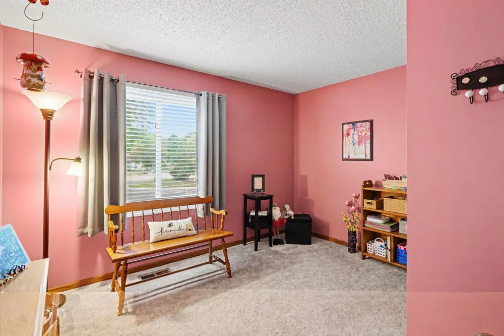 12405 Villaburne Drive Burnsville, MN 55337