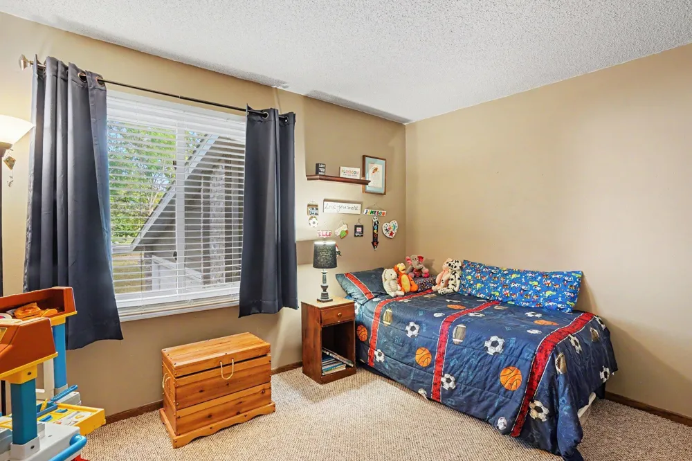 12405 Villaburne Drive Burnsville, MN 55337