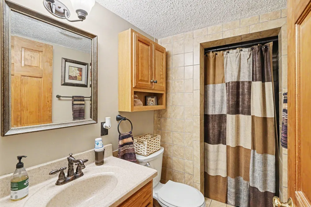 12405 Villaburne Drive Burnsville, MN 55337