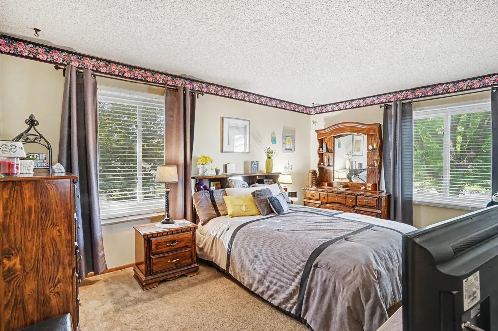 12405 Villaburne Drive Burnsville, MN 55337