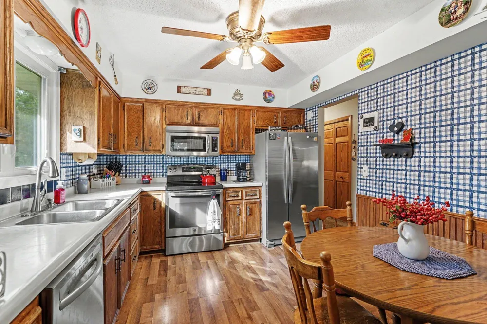 12405 Villaburne Drive Burnsville, MN 55337
