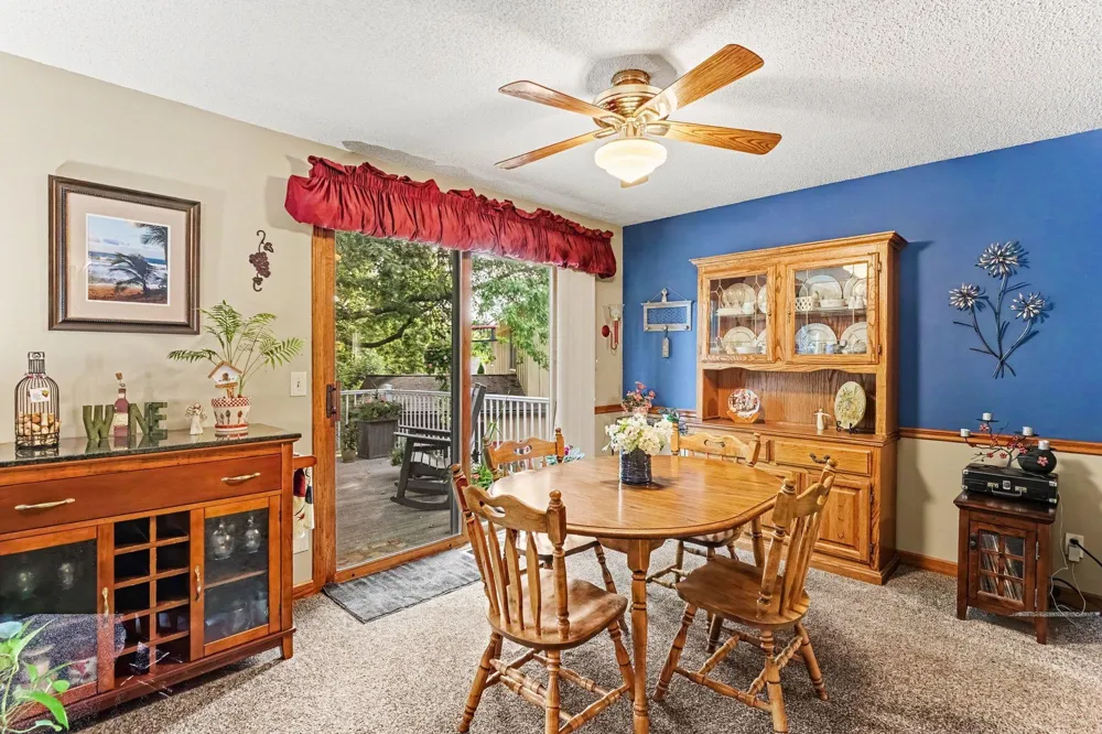 12405 Villaburne Drive Burnsville, MN 55337