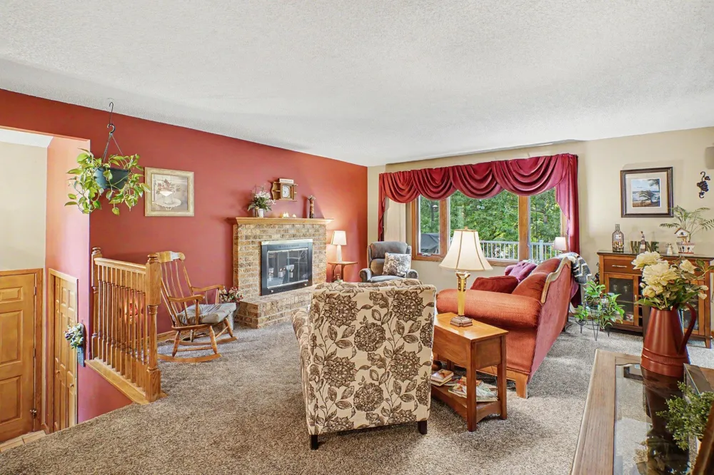 12405 Villaburne Drive Burnsville, MN 55337