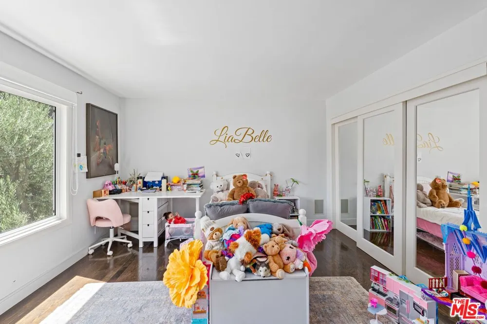 7561 Devista Drive Los Angeles, CA 90046