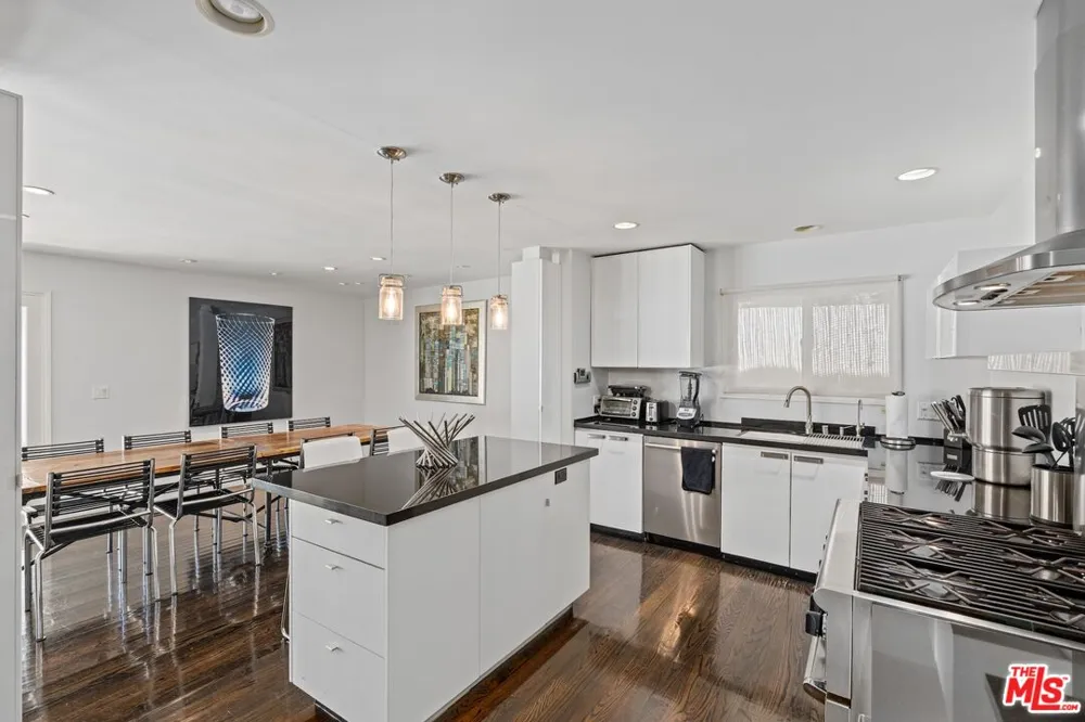 7561 Devista Drive Los Angeles, CA 90046