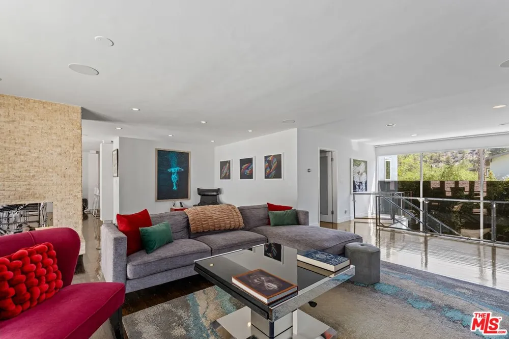 7561 Devista Drive Los Angeles, CA 90046
