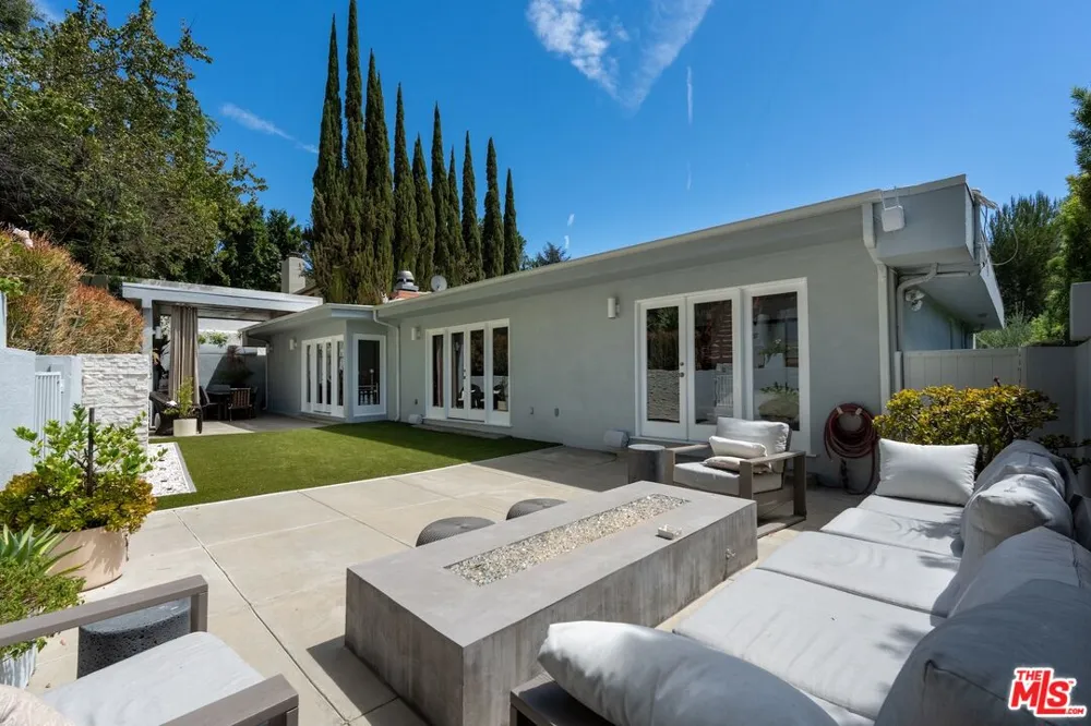 7561 Devista Drive Los Angeles, CA 90046