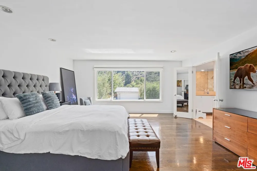 7561 Devista Drive Los Angeles, CA 90046